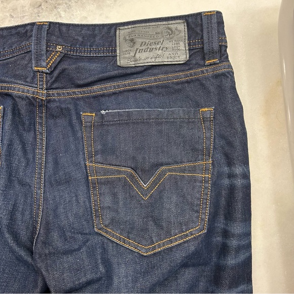 DIESEL, Men’s Jeans, Blue with feathering, BNWT, Size W30 L32 - Picture 4 of 8